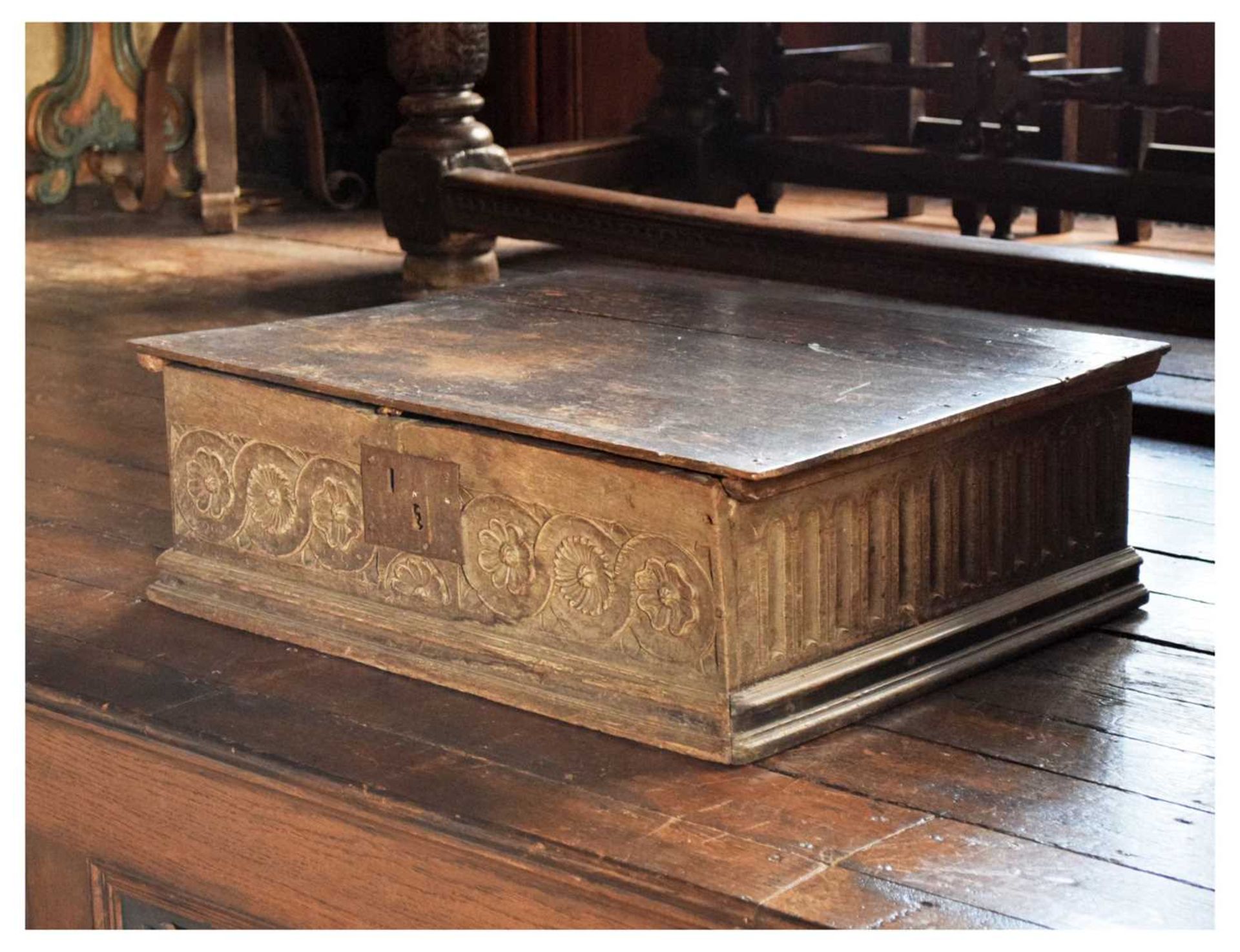 Large early 17th Century boarded oak box