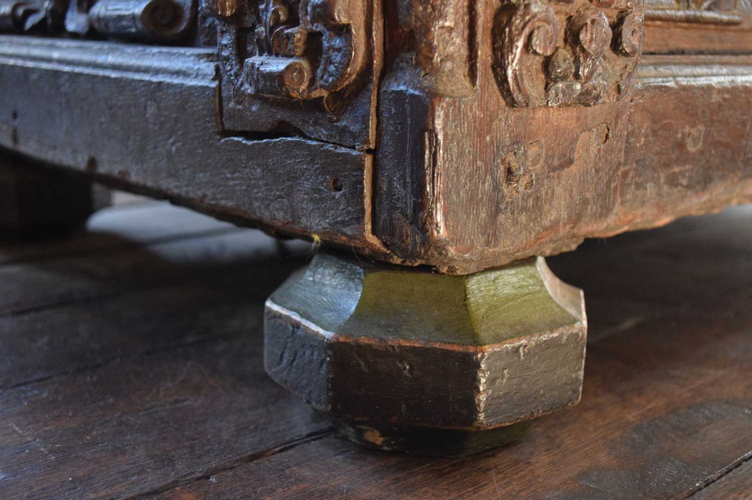 Small late 16th Century carved oak chest - Image 10 of 36