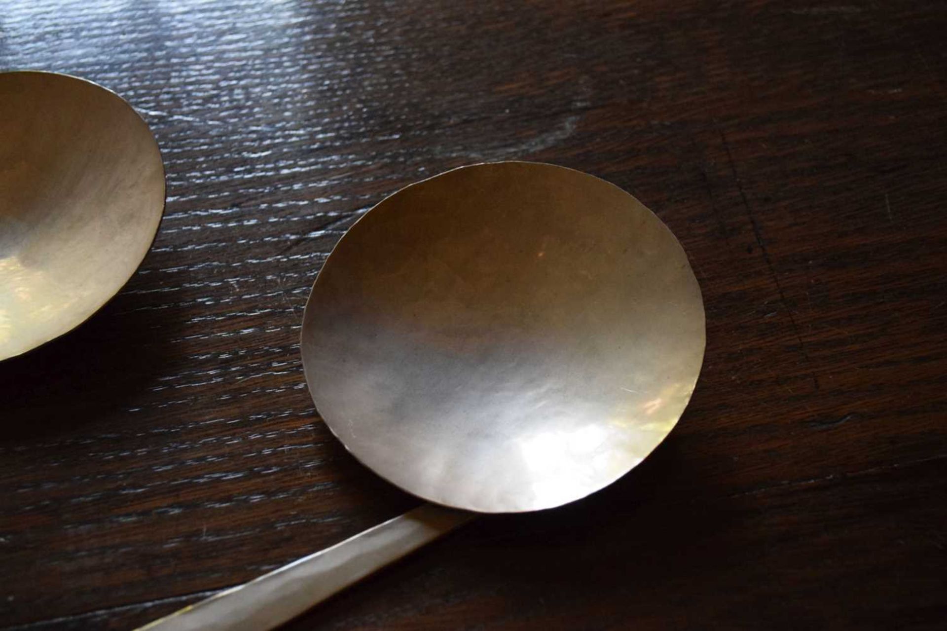 Pair of Elizabeth II Modernist silver spoons by Philippa Jane Merriman - Image 3 of 8
