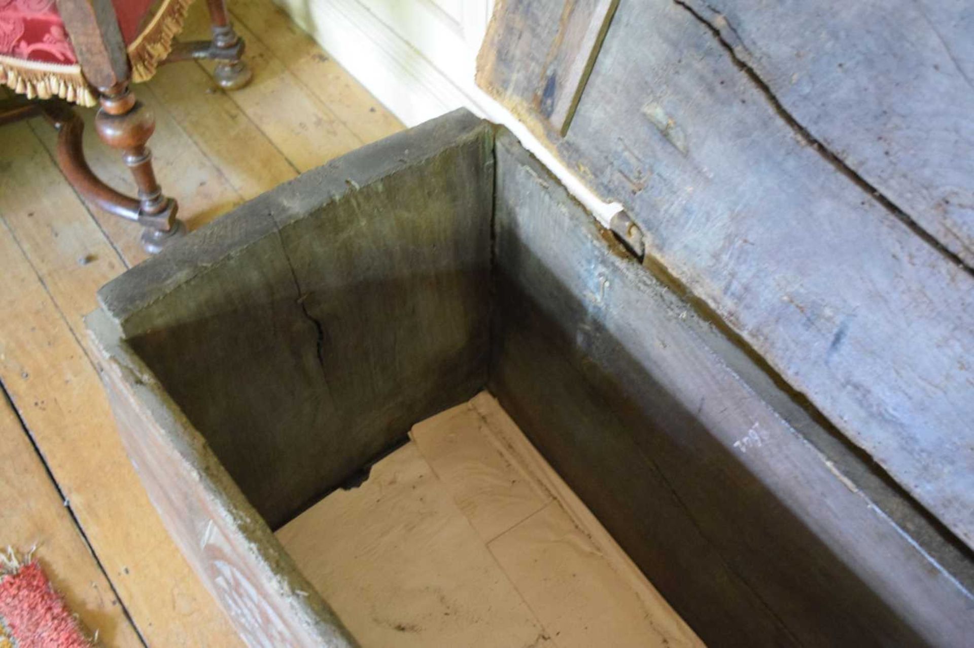 Impressive oak boarded chest, circa 1500 - Image 12 of 25