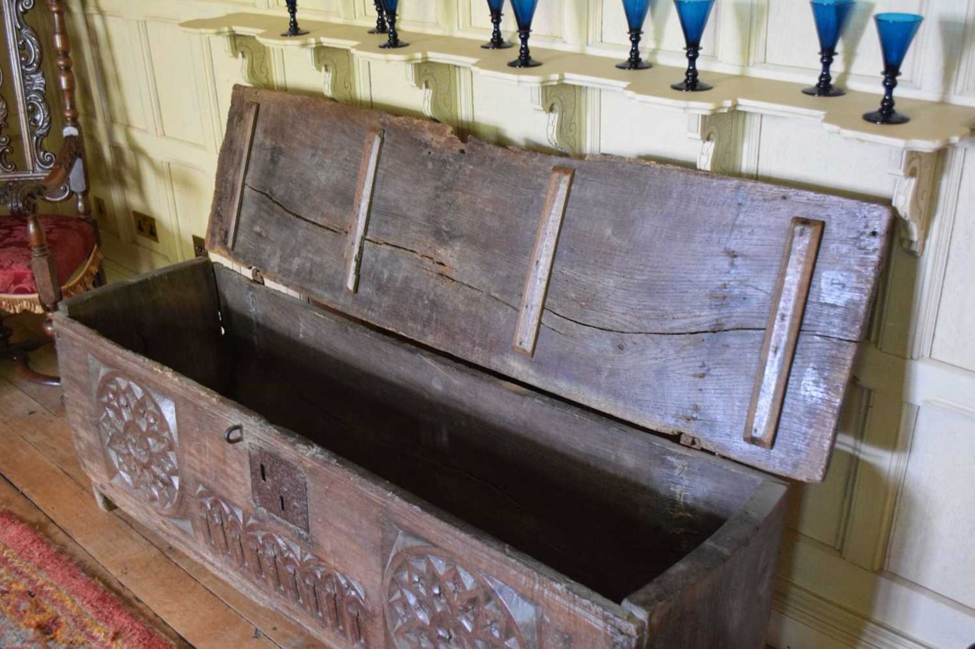 Impressive oak boarded chest, circa 1500 - Image 11 of 25