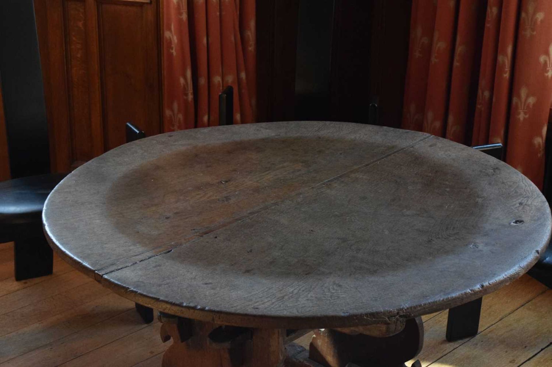 16th Century German oak centre table, Westfalia, 1550 – 1600 - Image 2 of 8