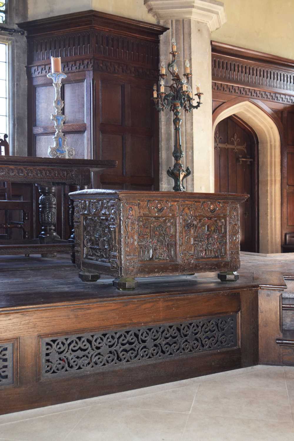 Small late 16th Century carved oak chest - Image 20 of 36