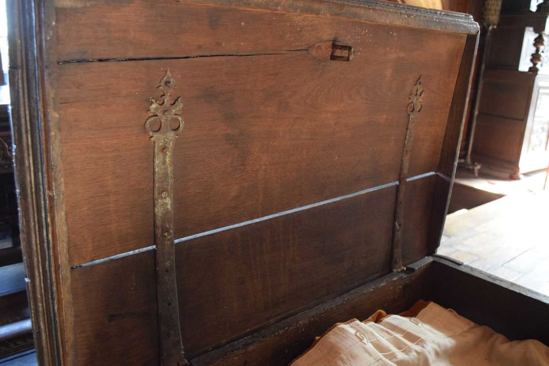 Small late 16th Century carved oak chest - Image 11 of 36