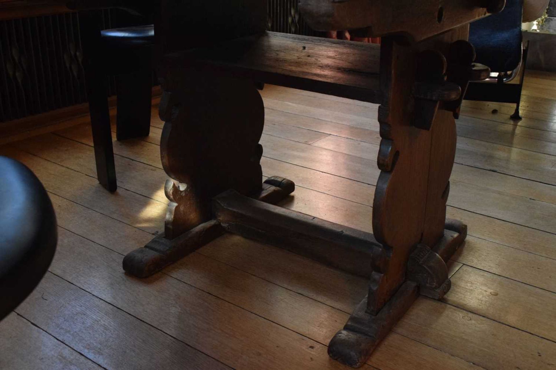 16th Century German oak centre table, Westfalia, 1550 – 1600 - Image 7 of 8