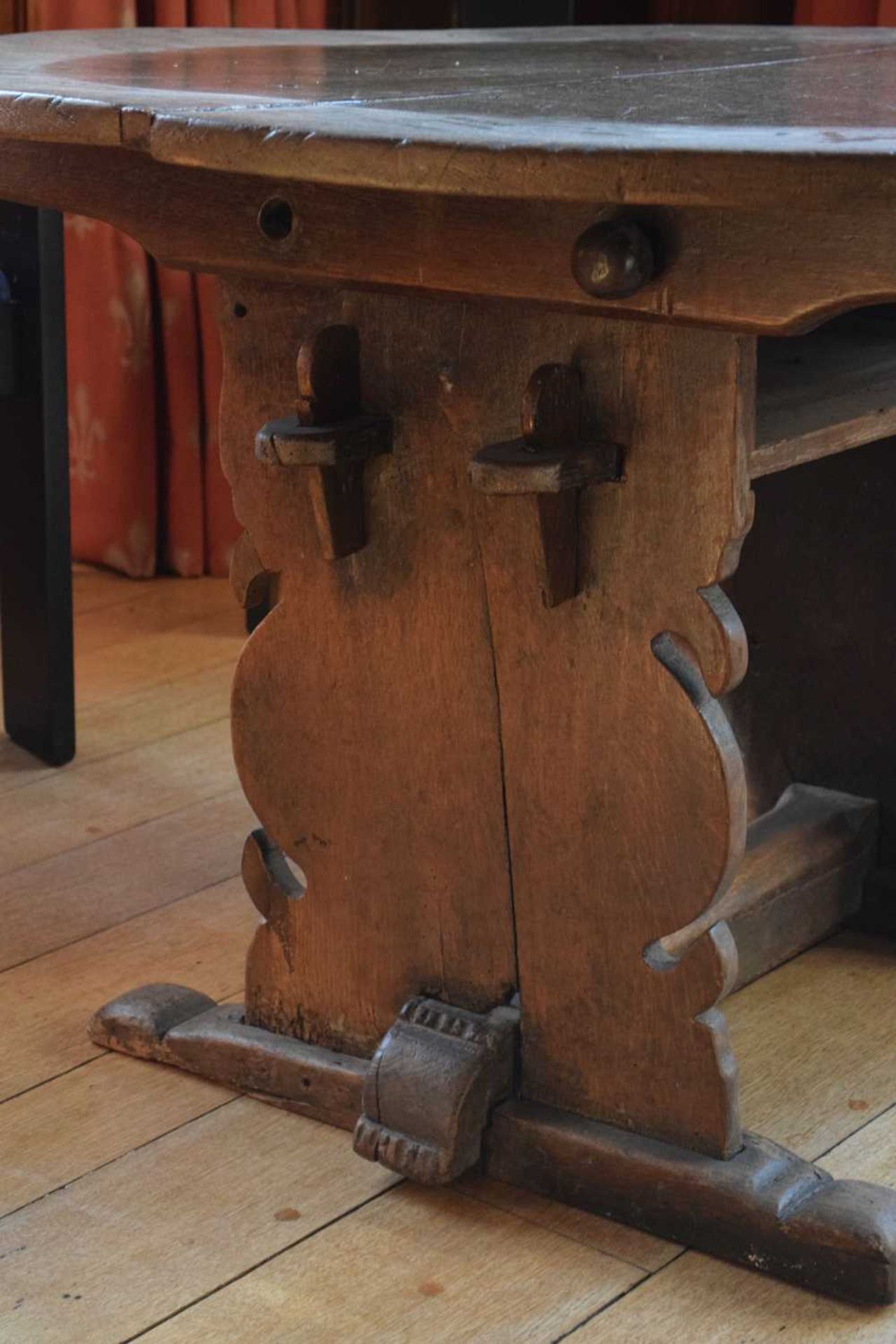 16th Century German oak centre table, Westfalia, 1550 – 1600 - Image 3 of 8