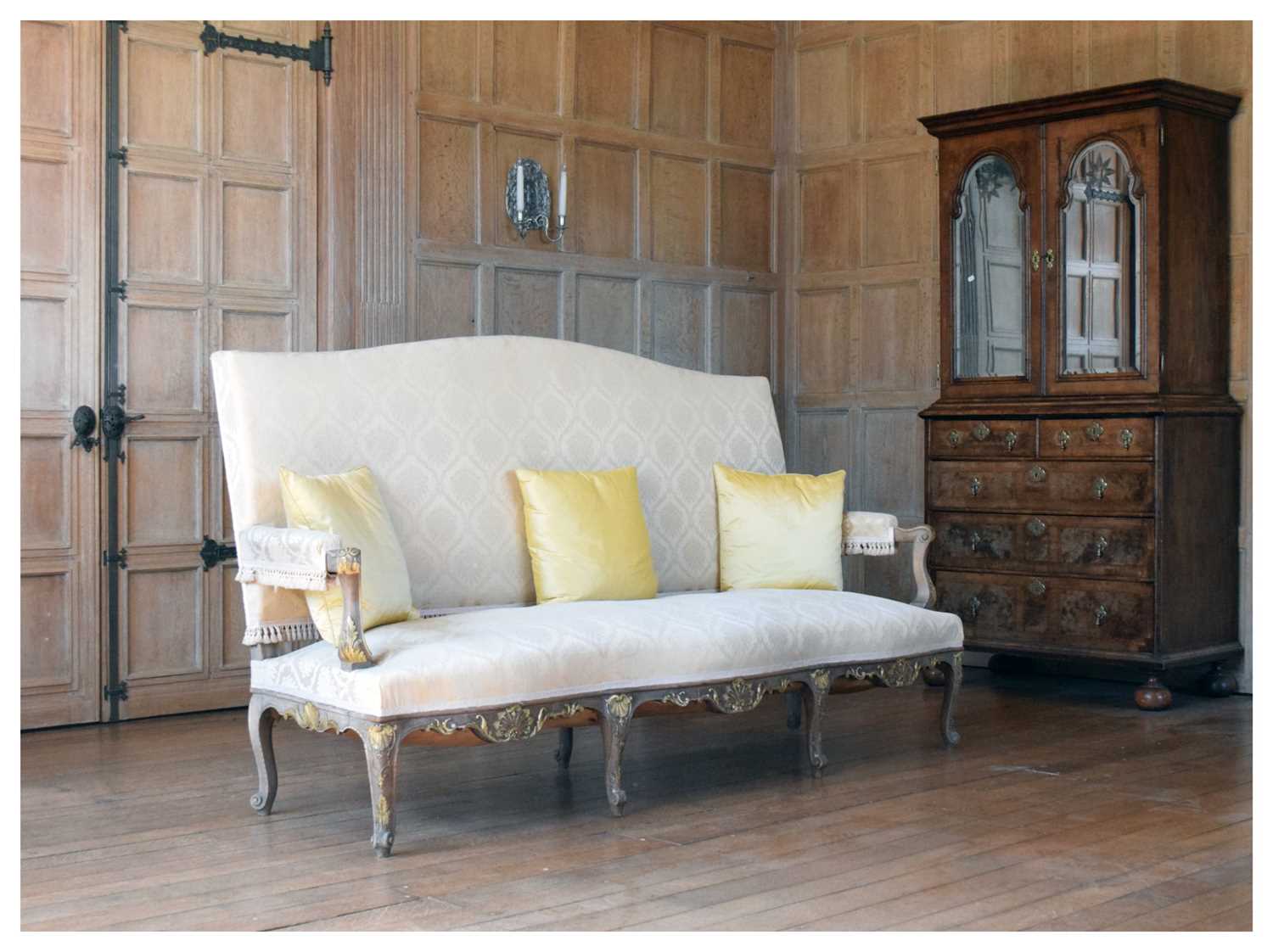 Early 20th Century carved beech and parcel-gilt settee