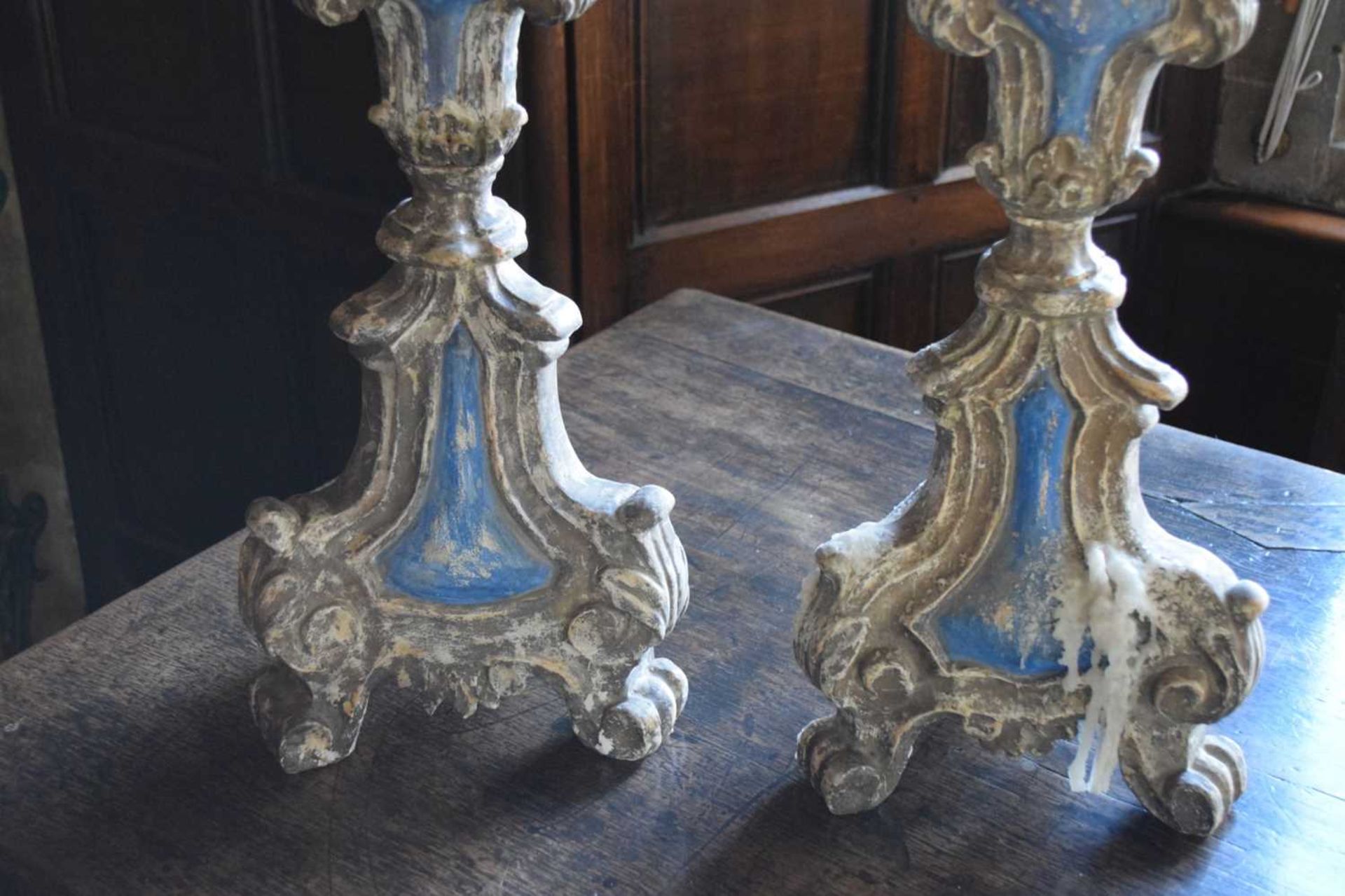 Pair of Continental painted softwood pricket candlesticks - Image 5 of 10