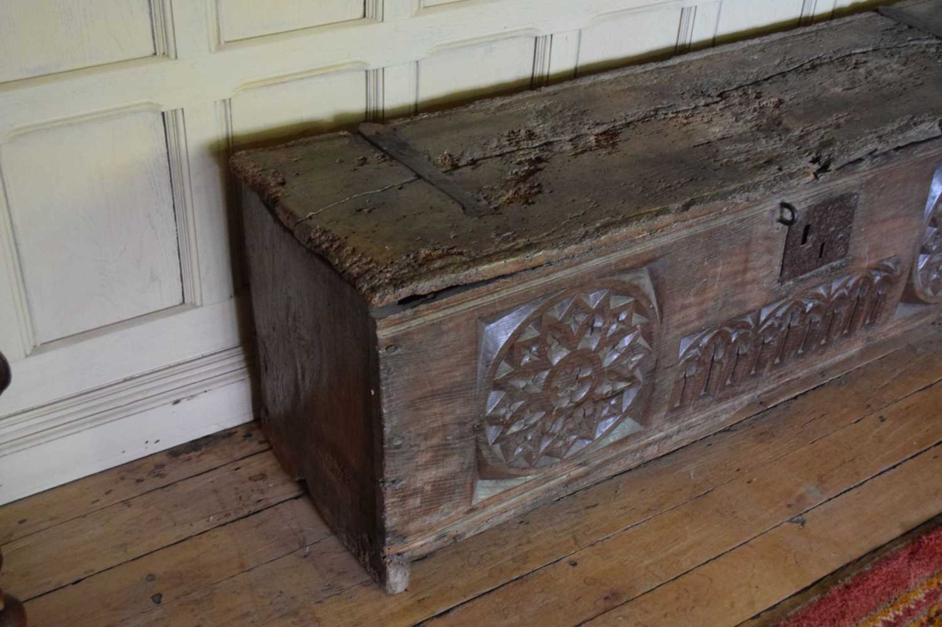 Impressive oak boarded chest, circa 1500 - Image 4 of 25