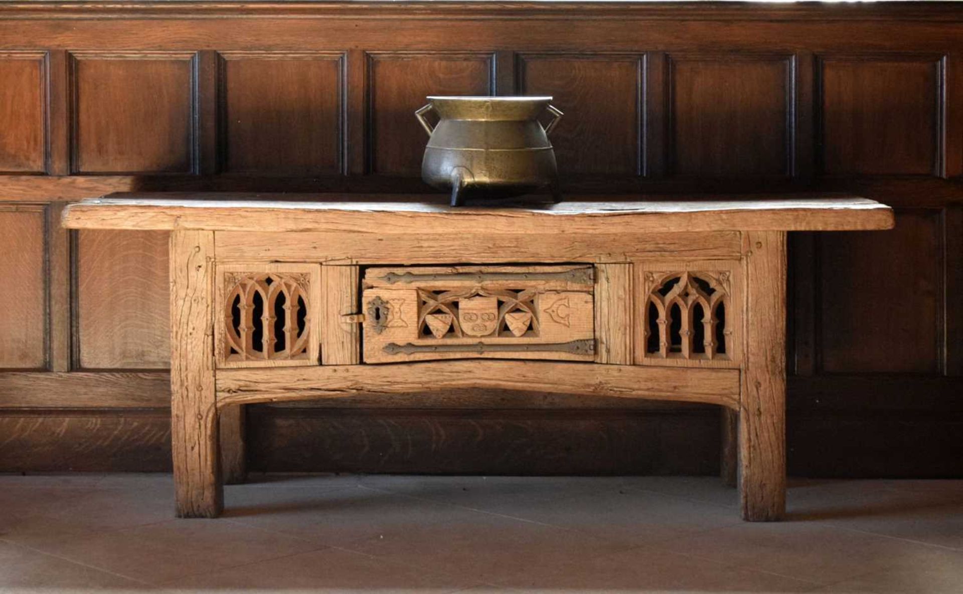 Oak table cupboard - Image 2 of 17