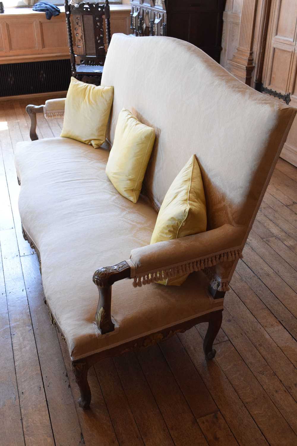 Early 20th Century carved beech and parcel-gilt settee - Image 4 of 12