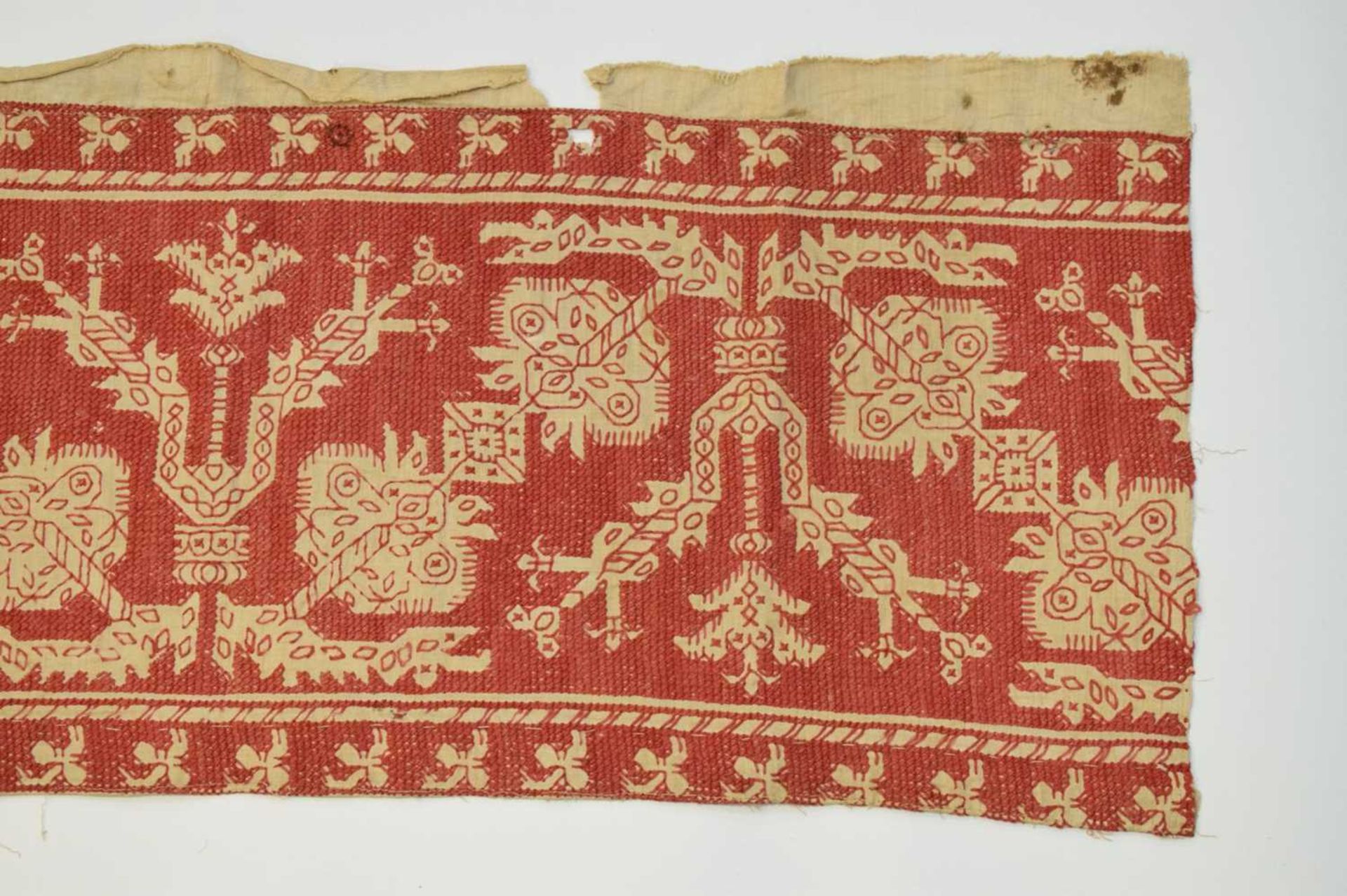 17th Century Italian embroided linen table runner - Image 2 of 8