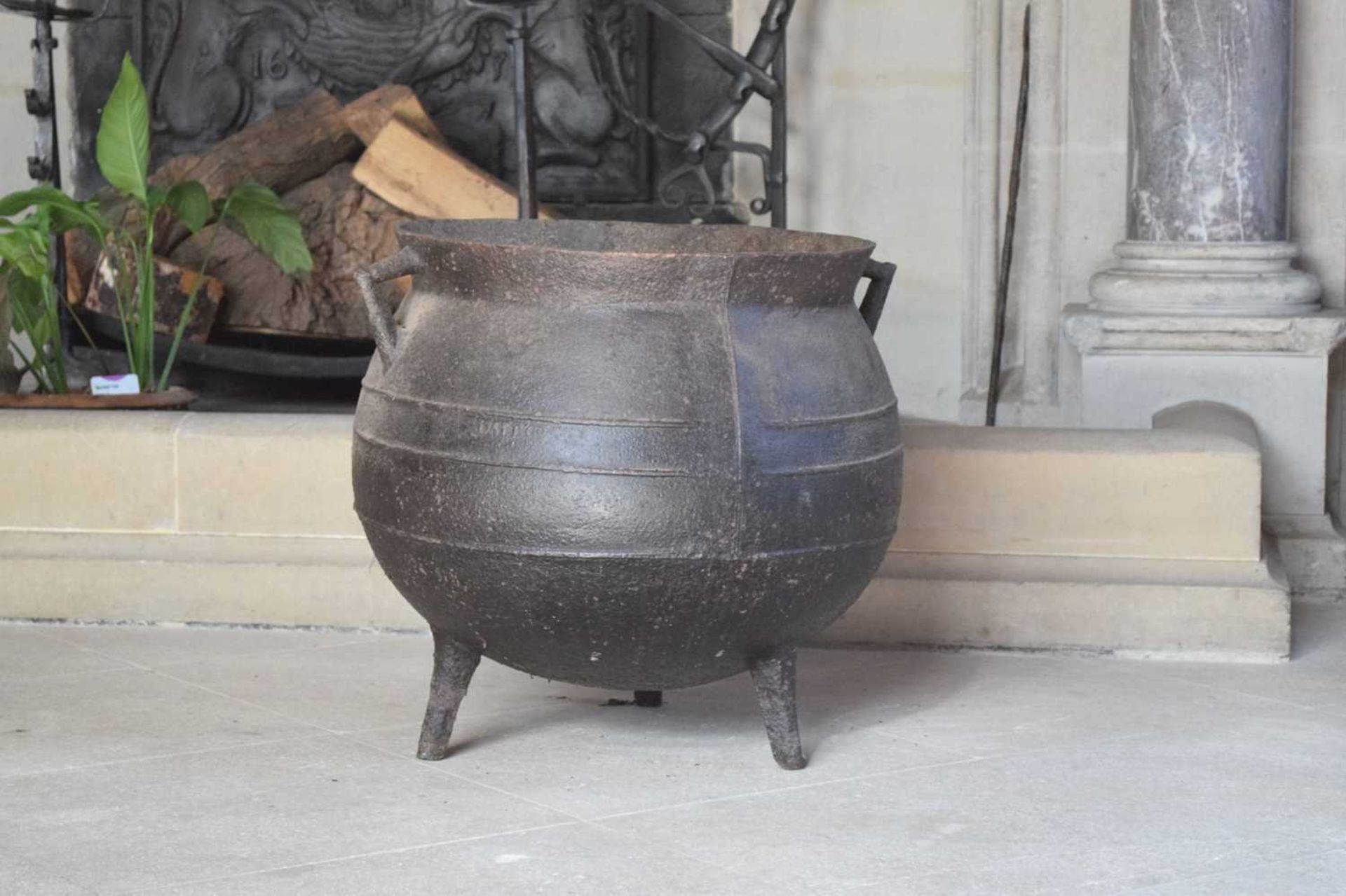 Coalbrookdale - 19th Century iron cauldron - Image 13 of 14