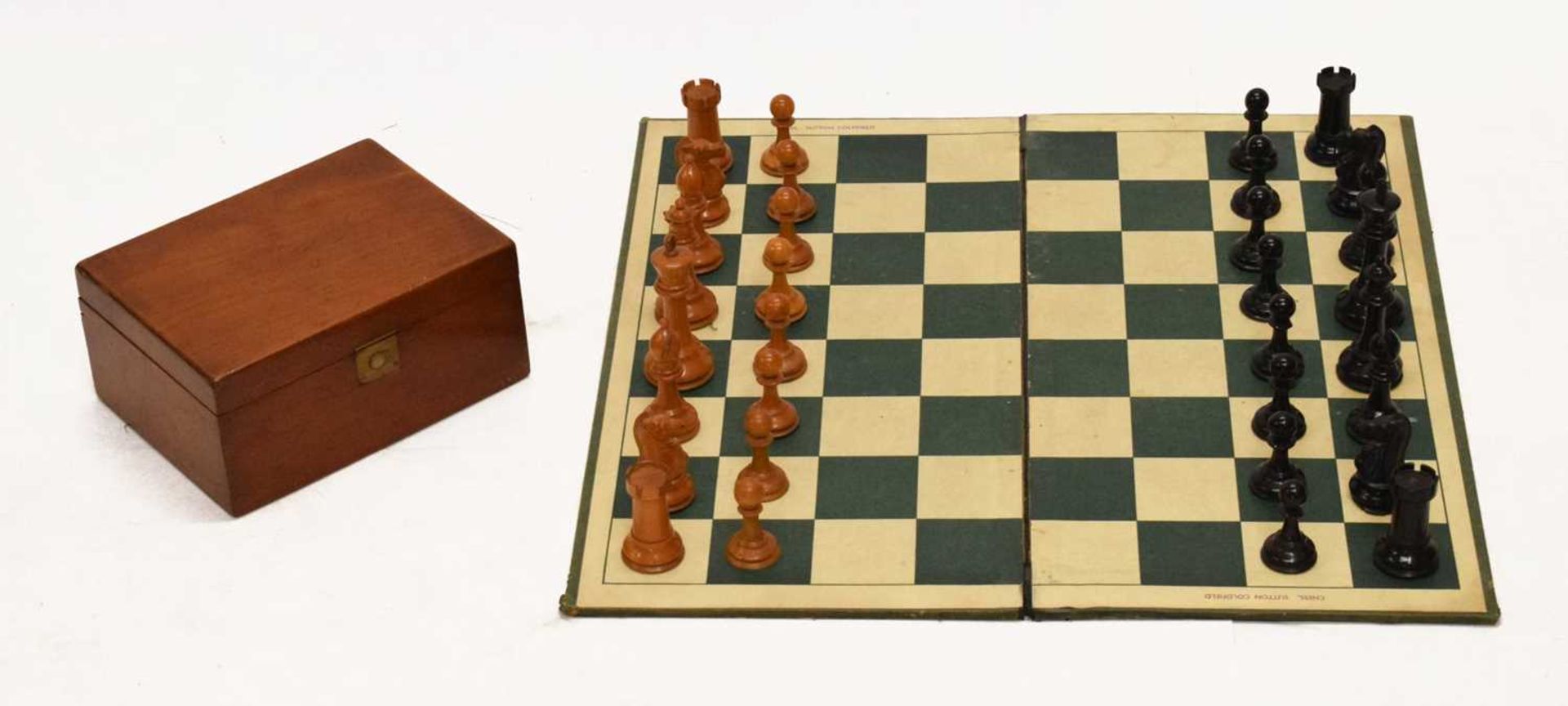 Staunton pattern boxwood and ebonised chess set