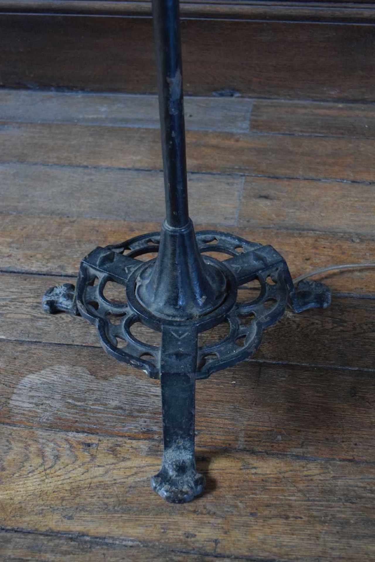 Iron standard lamp - Image 6 of 10
