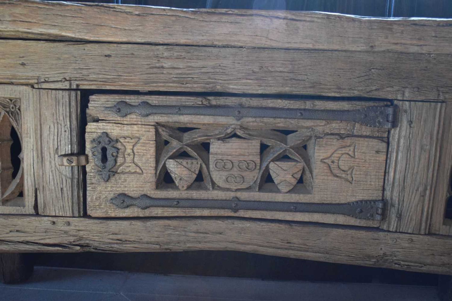 Oak table cupboard - Image 4 of 17