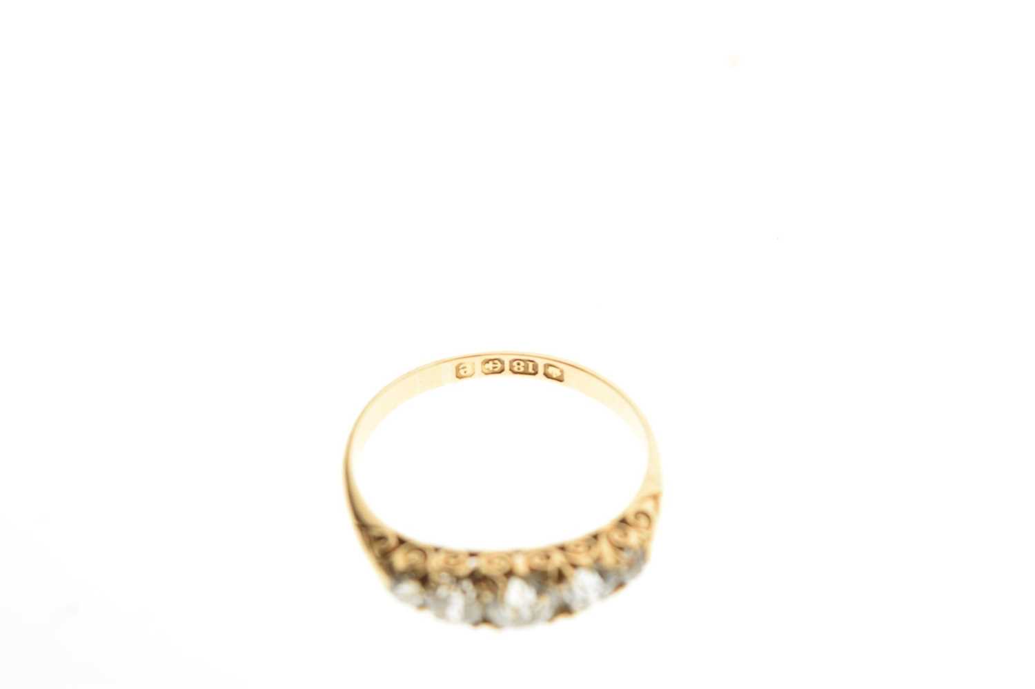 18ct gold half-eternity ring set five graduated old-cut diamonds - Image 5 of 6