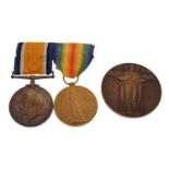 First World War medal pair and medallion