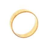 18ct gold textured wedding band