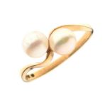 Two-stone cultured pearl crossover 9ct gold ring