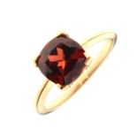 9ct gold single-stone garnet ring