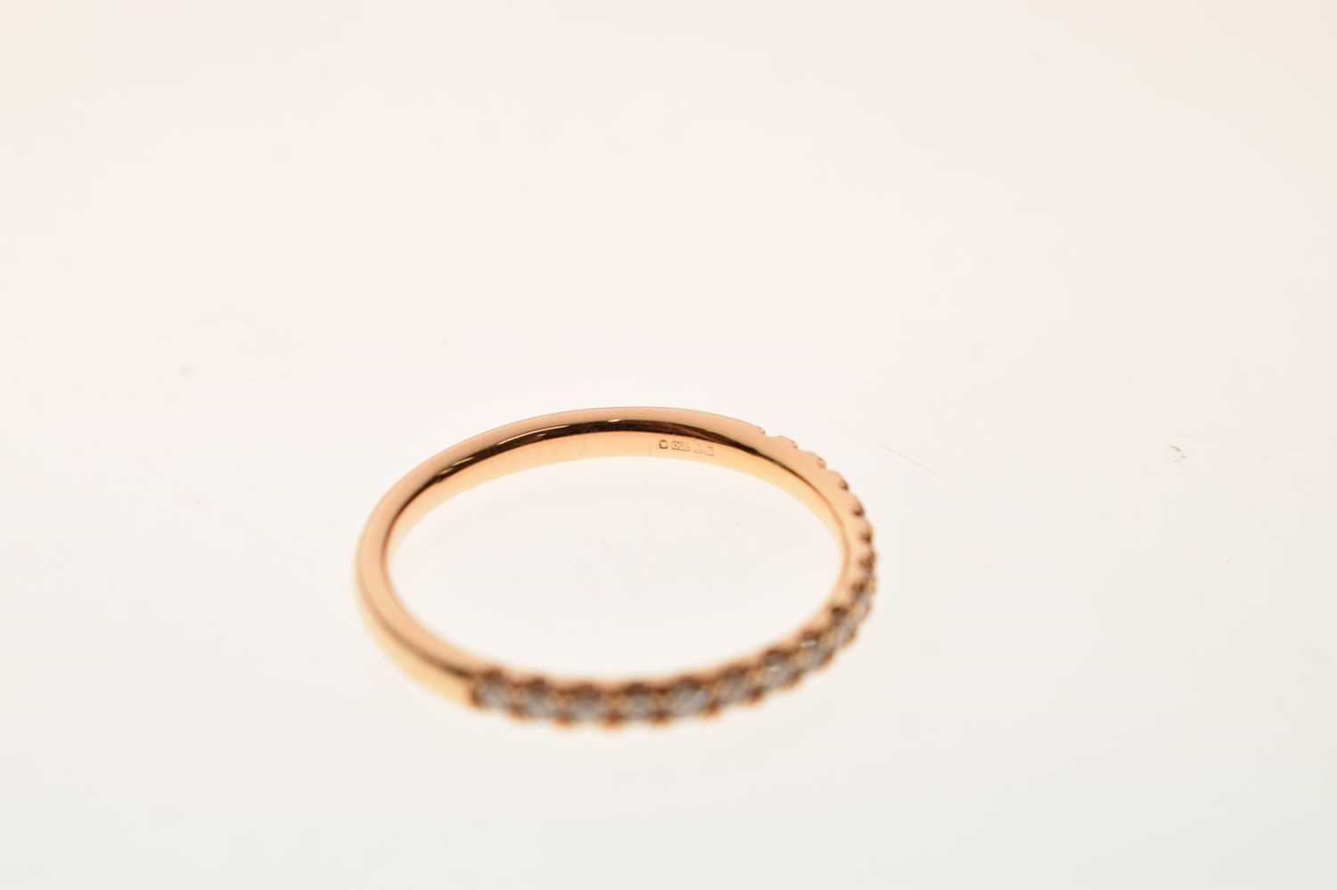 18ct rose gold diamond half hoop eternity ring - Image 5 of 6
