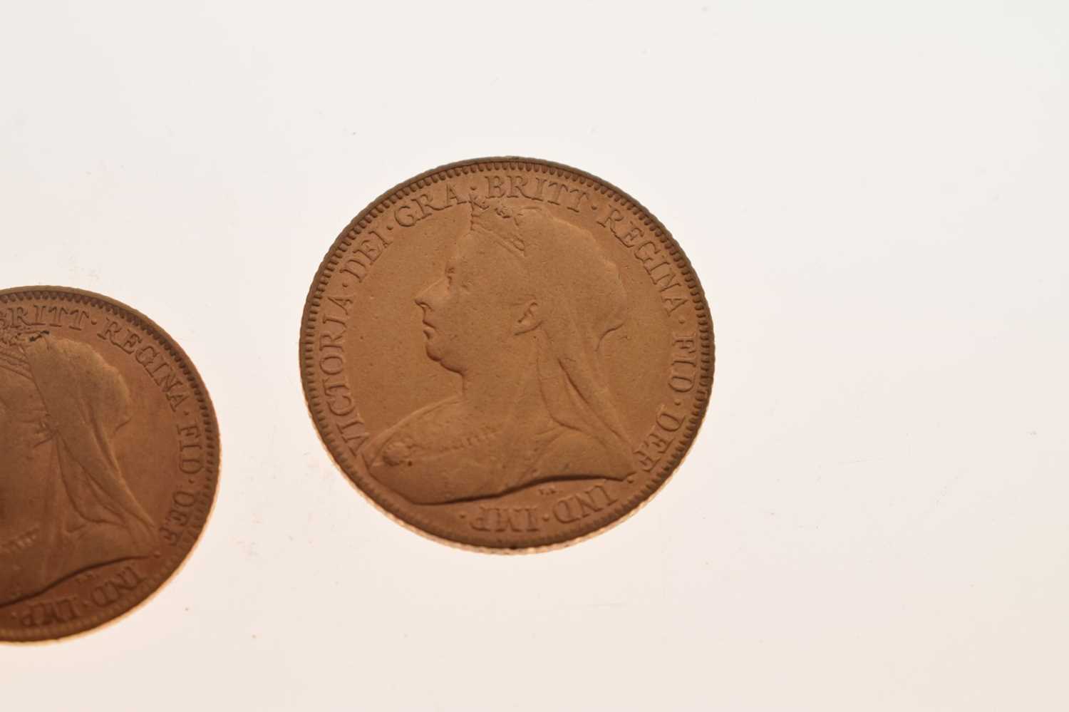 Queen Victoria gold sovereign, 1900, and a gold half sovereign, 1848 - Image 5 of 7
