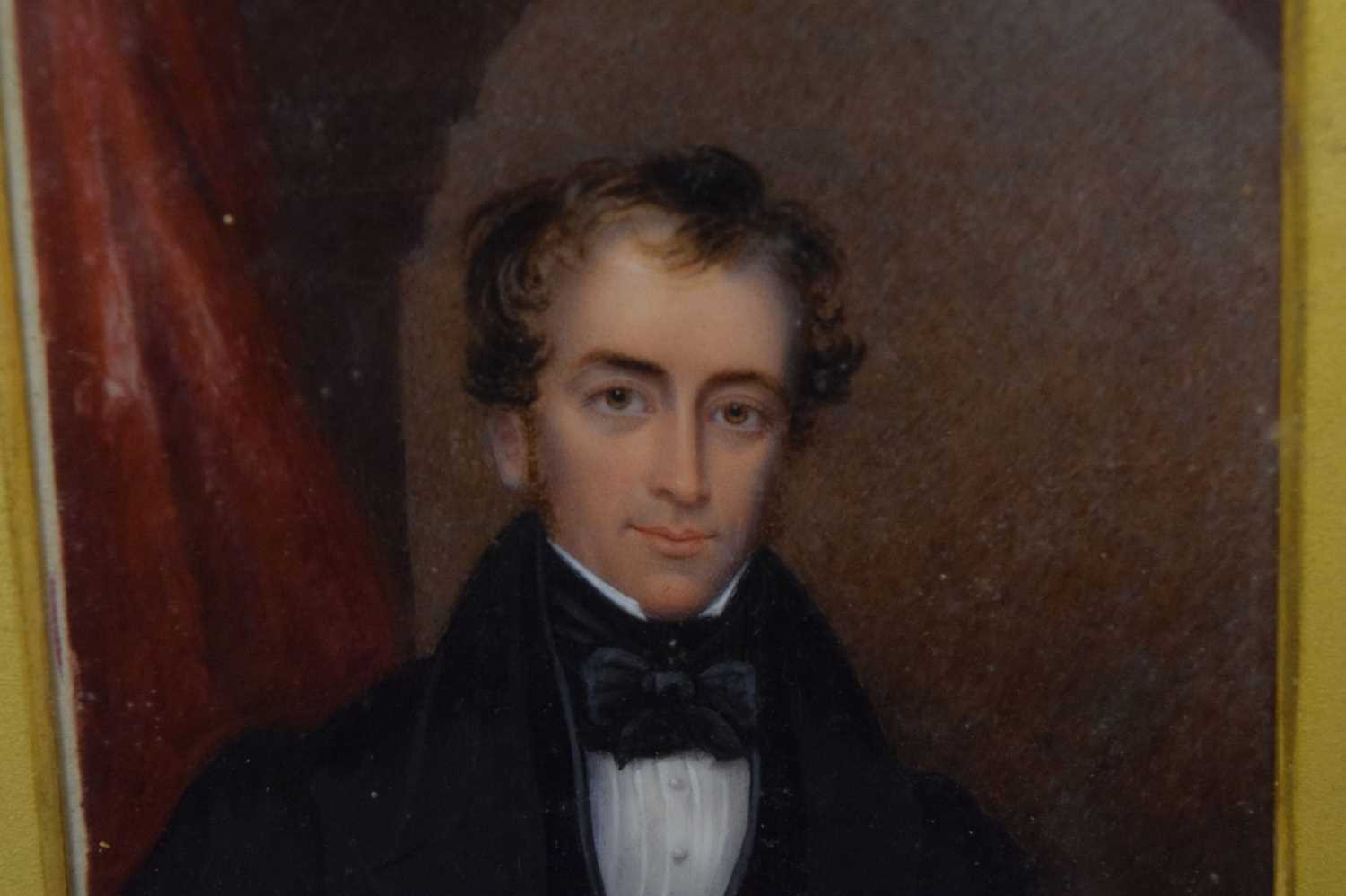 Attributed to William Hudson, (1803-1846) - Miniature portrait on ivory of a gentleman - Image 4 of 13