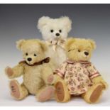 Robin Rive - Group of three teddy bears