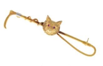 9ct gold bar brooch in the form of a riding crop