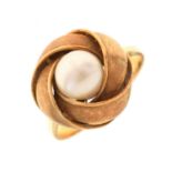 Cultured pearl single stone ring