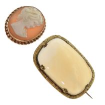 9ct gold cameo brooch, and an agate panel brooch