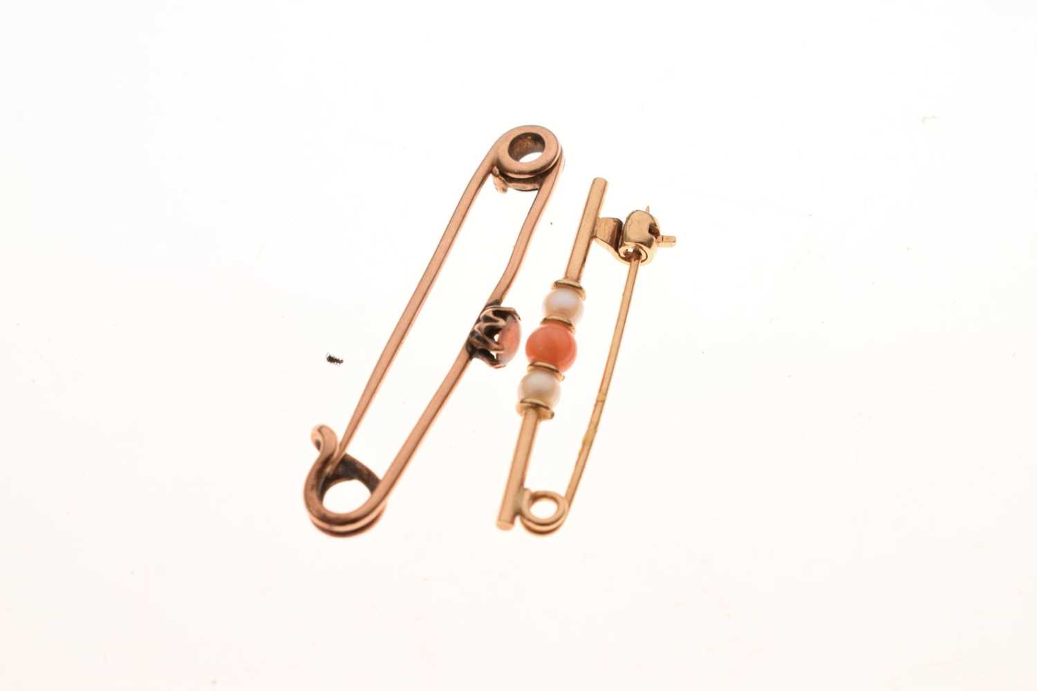 Two 9ct gold bar brooches - Image 2 of 5