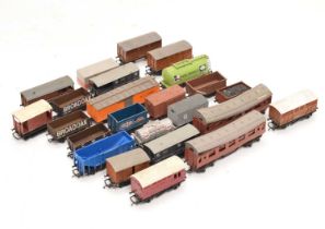 Large quantity of 00 gauge railway train set wagons and rolling stock