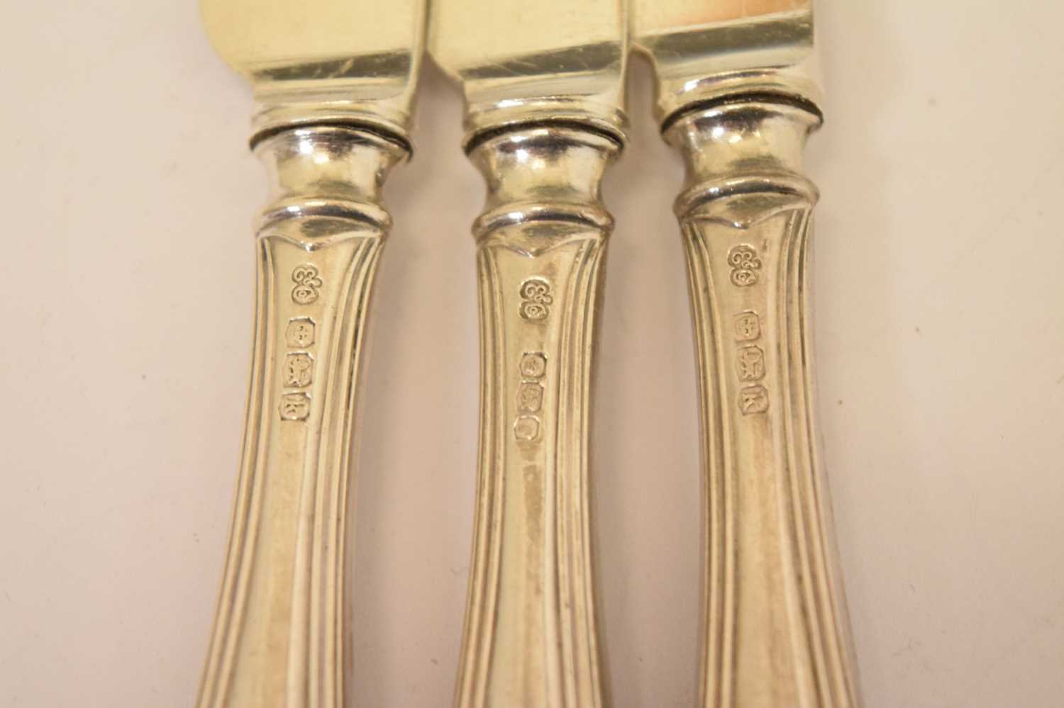 Elizabeth II silver tea caddy spoon, cased set of silver handled tea knives, etc - Image 6 of 17