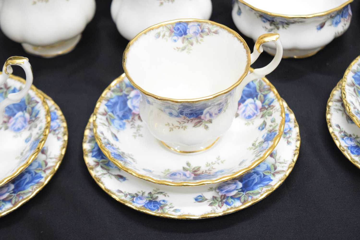 Extensive Royal Albert 'Moonlight Rose' (Blue Roses) pattern tea and dinner wares - Image 5 of 19