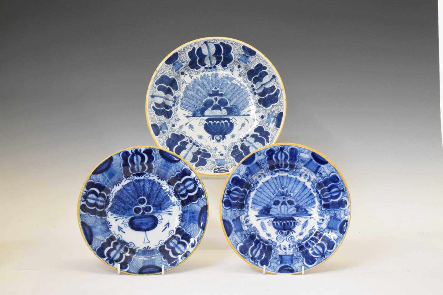 Three Dutch Delft 'Peacock Tail' plates - Image 2 of 9