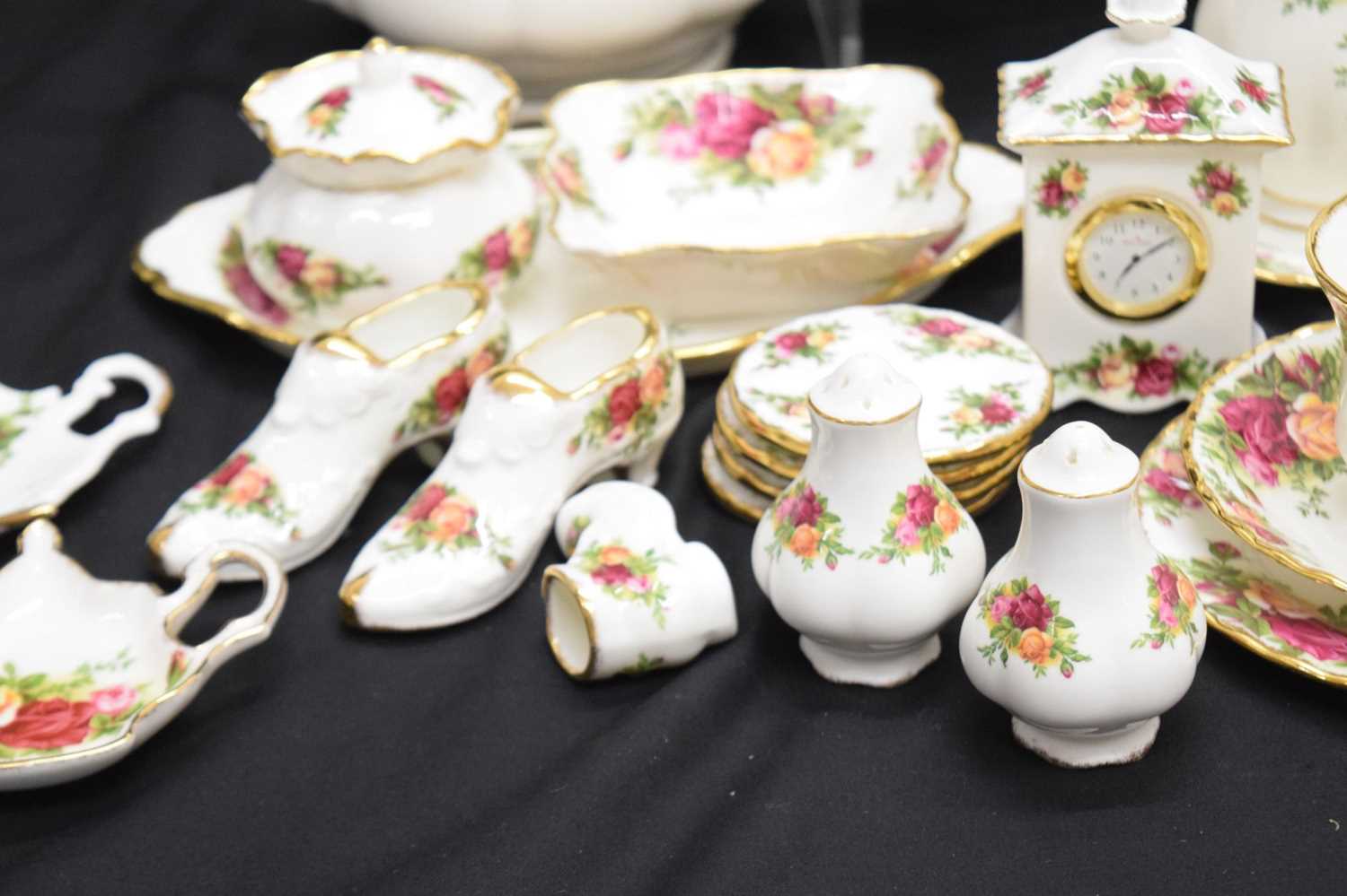Royal Albert 'Old Country Roses' pattern part tea and dinner wares - Image 3 of 14