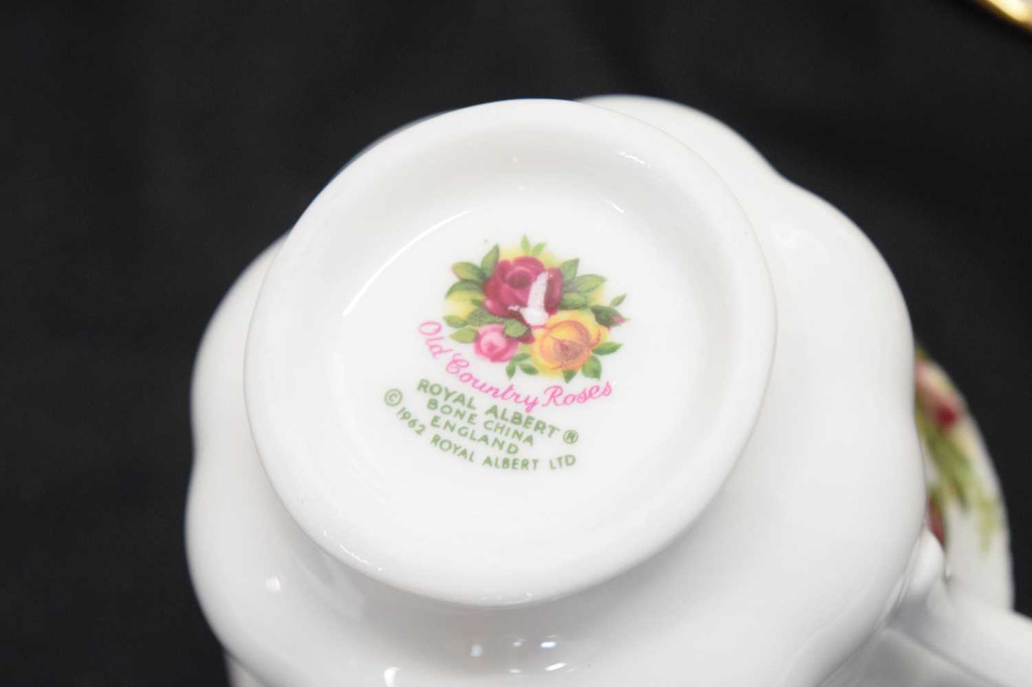 Royal Albert 'Old Country Roses' pattern part tea and dinner wares - Image 14 of 14