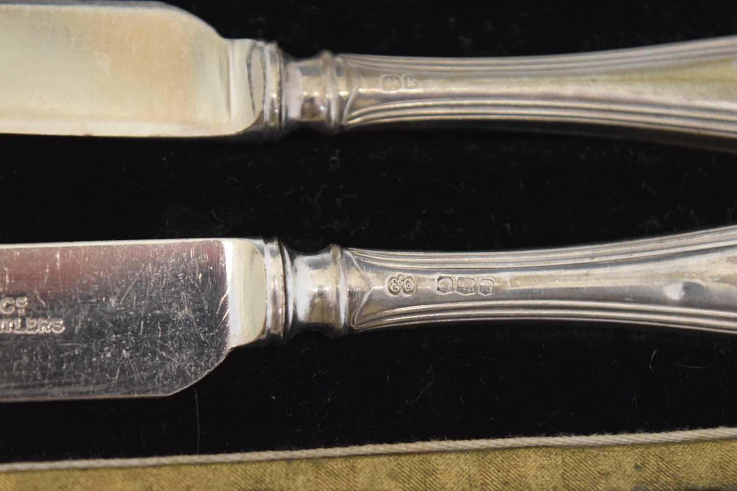 Elizabeth II silver tea caddy spoon, cased set of silver handled tea knives, etc - Image 14 of 17