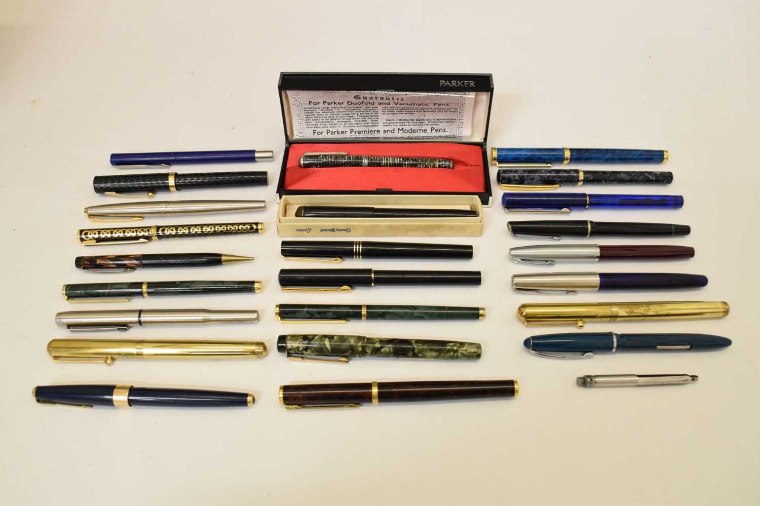 Collection of vintage fountain pens - Image 2 of 11