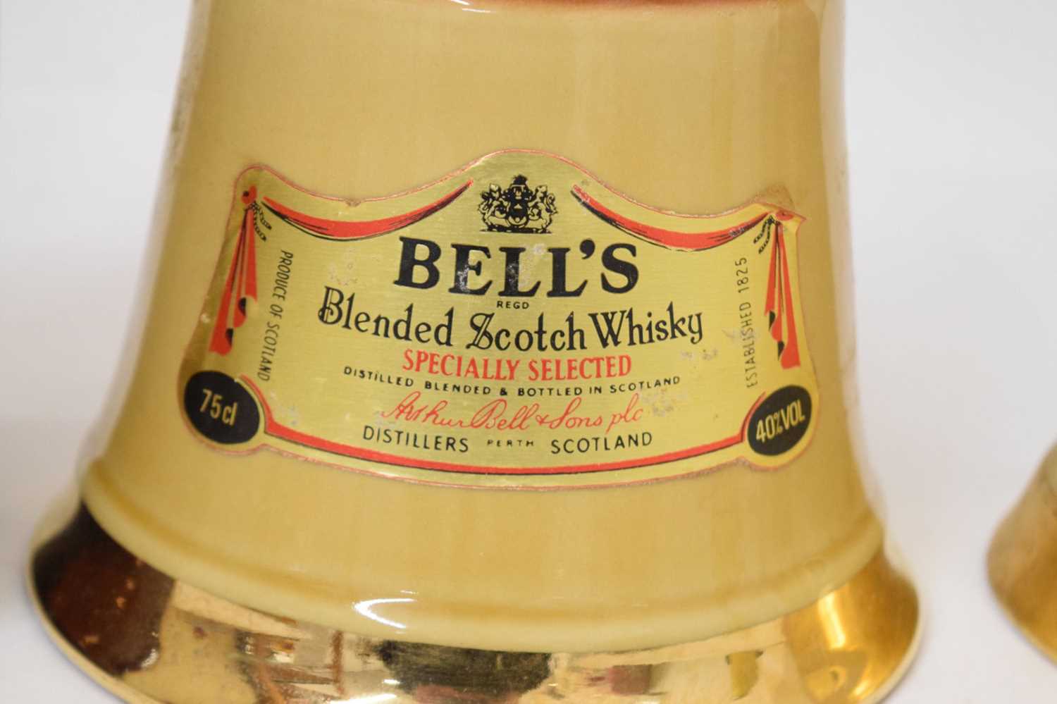 Bells Royal VAT De Luxe whisky, and Bells Whisky - Image 3 of 5