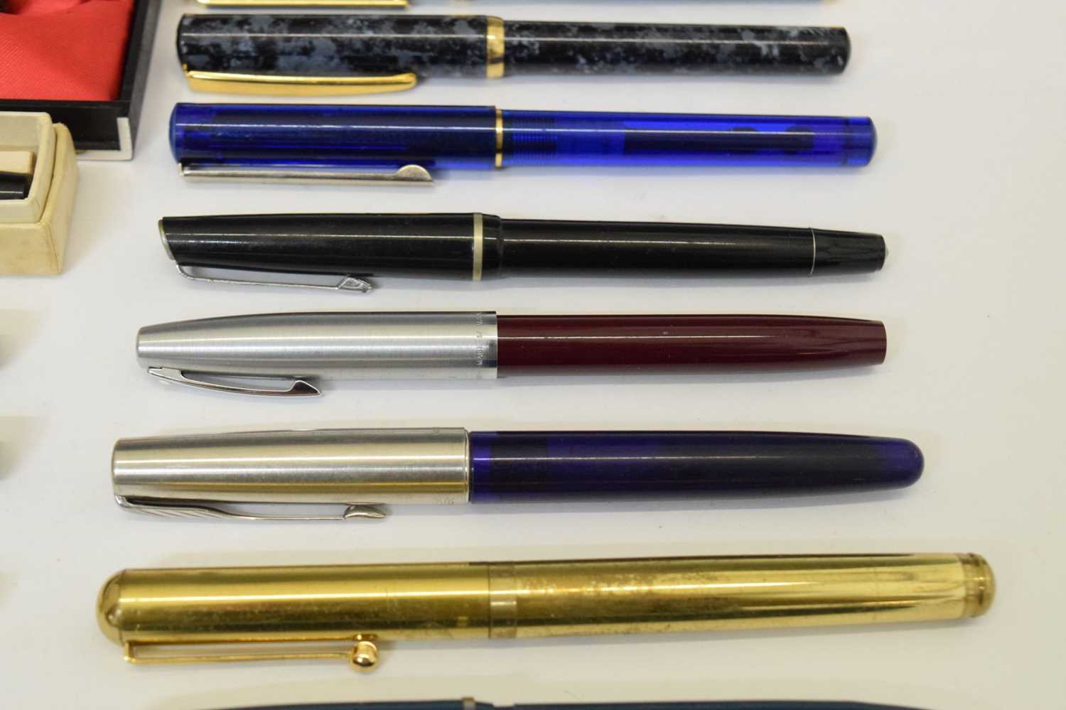 Collection of vintage fountain pens - Image 5 of 11