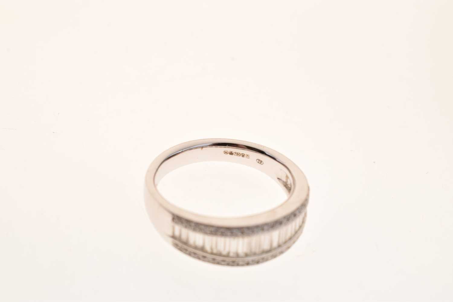 18ct white gold, baguette and brilliant cut diamond ring - Image 5 of 6