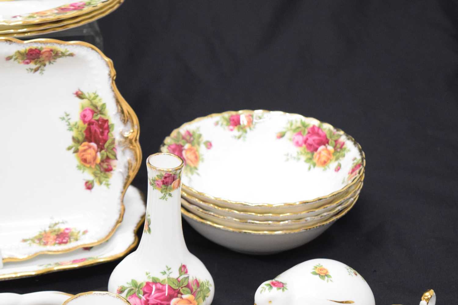 Royal Albert 'Old Country Roses' pattern part tea and dinner wares - Image 12 of 14