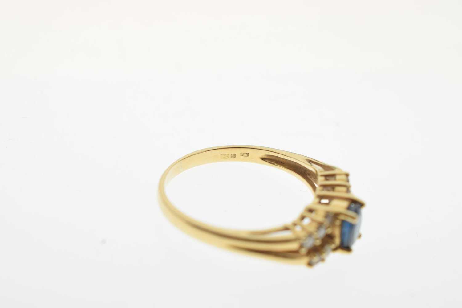 18c gold sapphire and white sapphire dress ring - Image 5 of 6