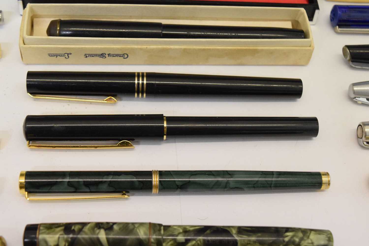 Collection of vintage fountain pens - Image 7 of 11