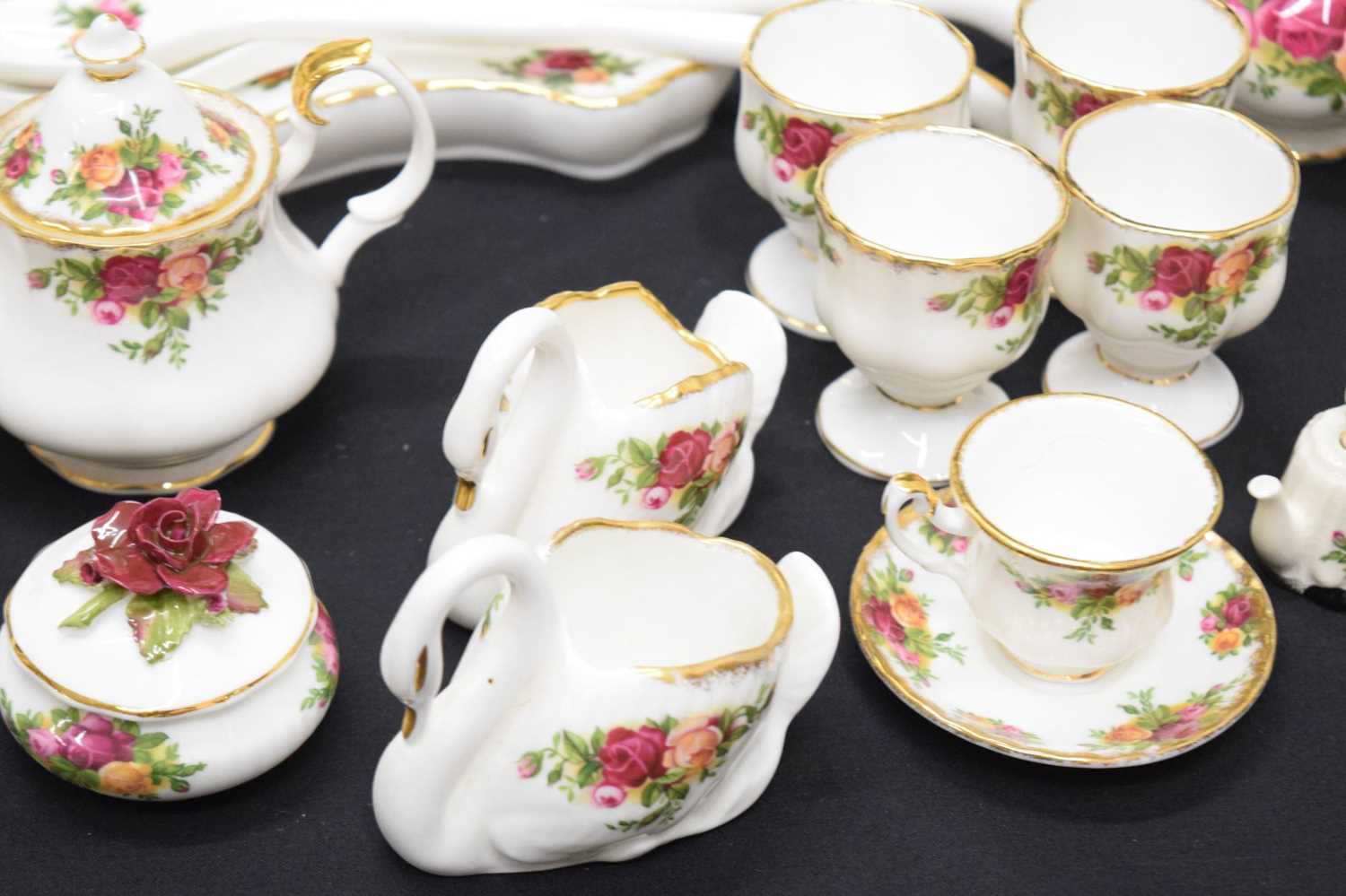 Royal Albert 'Old Country Roses' pattern part tea and dinner wares - Image 10 of 14