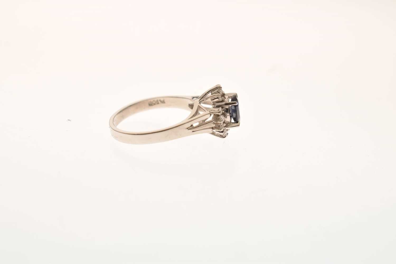 Sapphire and diamond cluster ring - Image 4 of 8
