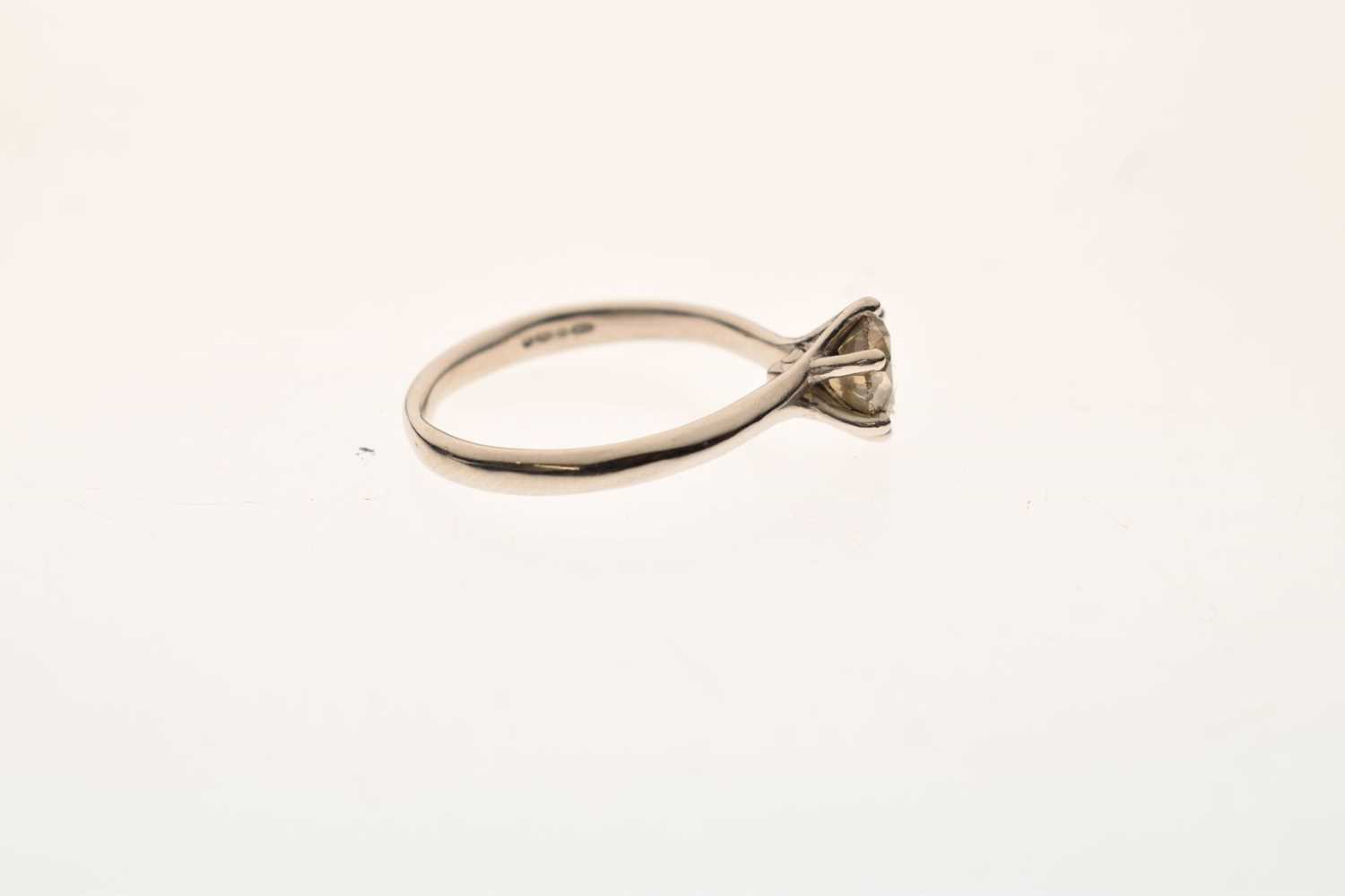 Diamond single stone platinum ring - Image 4 of 8